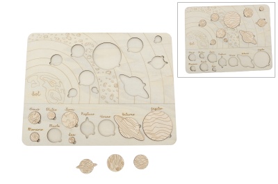 Puzzle de madeira do sistema solar com planetas gravados e nomes