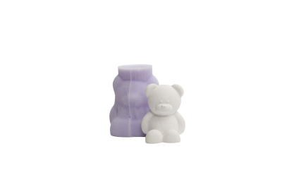 Sabonetes em forma de urso branco e lilás sobre fundo branco