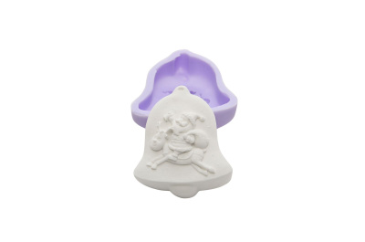 Molde de silicone lilás e peça moldada branca em forma de sino com Pai Natal