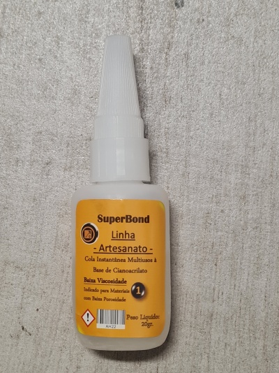 Cola instantânea SuperBond Linha Artesanato, frasco branco com etiqueta amarela