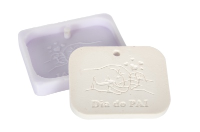 Molde silicone lavanda e placa gesso branca com elefante e texto Dia do PAI