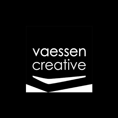 Logótipo branco com texto vaessen creative e símbolo em fundo preto