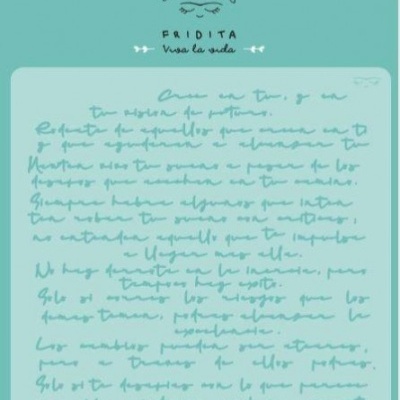 Cartão azul com texto manuscrito e ilustração de rosto florido