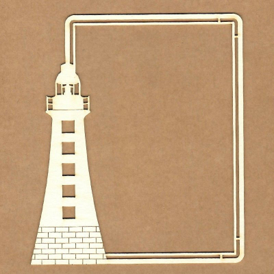 Estrutura decorativa de madeira com farol e moldura retangular