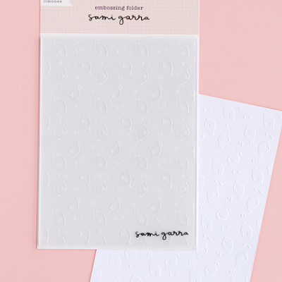 Pasta para embossing transparente com padrão de pequenas garrafas