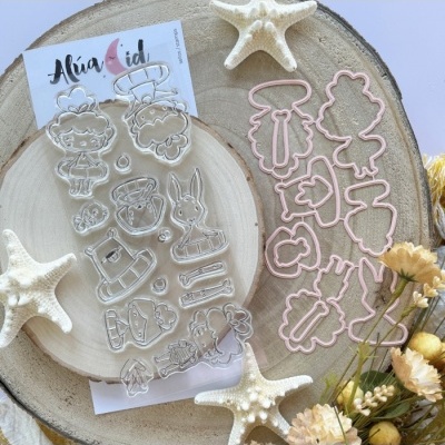 Conjunto de carimbos e cortadores em formato de personagens e objetos diversos