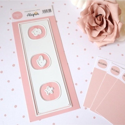 Marcadores de página com ícones em rosa sobre fundo branco com decoração de flor rosa