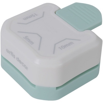 Perfurador de papel quadrado branco com recortes coloridos e texto artis decor