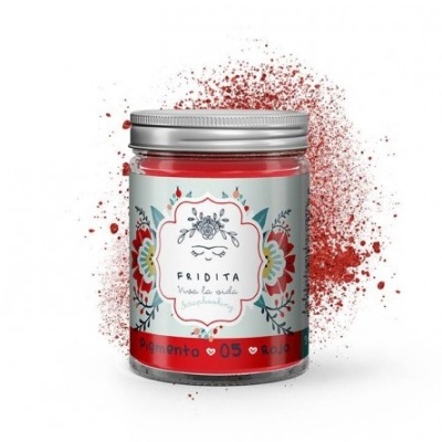 Pote de pigmento vermelho com etiqueta decorativa e tampa metálica