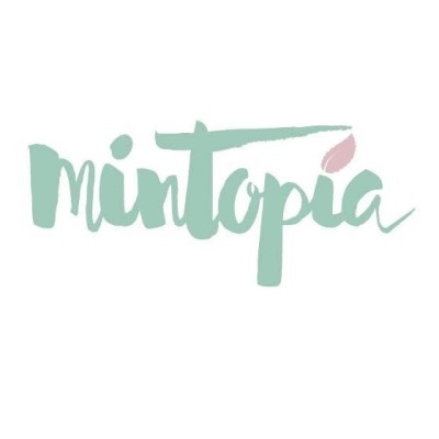 Logótipo da marca mintopia em verde água com folha cor-de-rosa