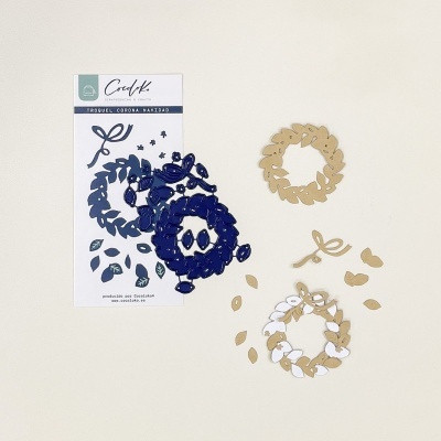 Conjunto de cortantes para biscoitos em formas de coroas de folhas e laços com embalagem da marca Cool K.