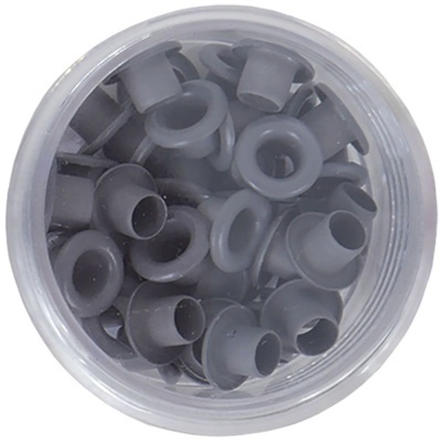 Peças plásticas cinzentas dentro de recipiente transparente vista superior