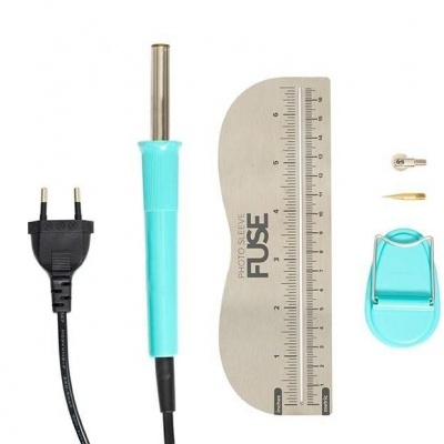 Conjunto de ferramentas para soldadura com régua metálica e suporte azul