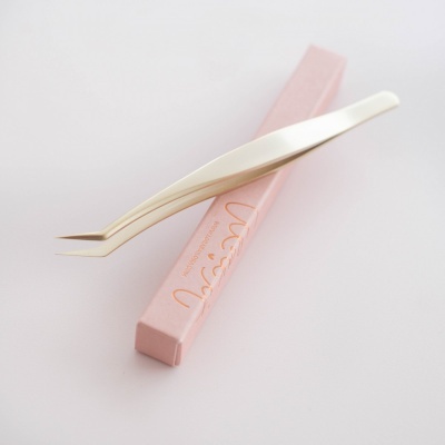 Pinça dourada com caixa rosa Wisp