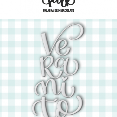Palavra decorativa 'Veranito' em metacrilato branco sobre fundo xadrez azul e branco