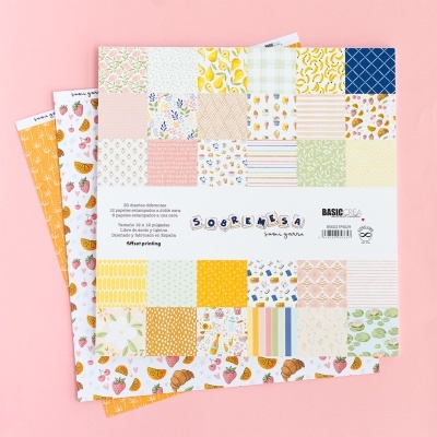 Folhas de papéis decorativos com padrões variados e texto em espanhol