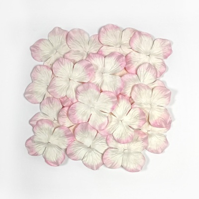 Pétalas artificiais brancas com bordas rosa