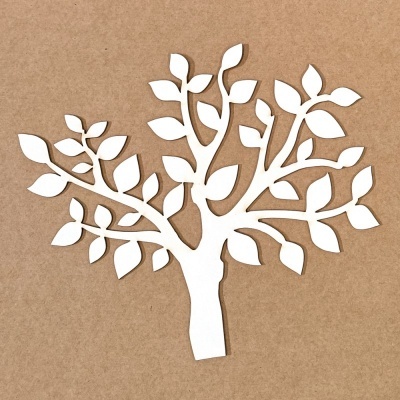 Recorte branco em forma de árvore com folhas sobre fundo castanho