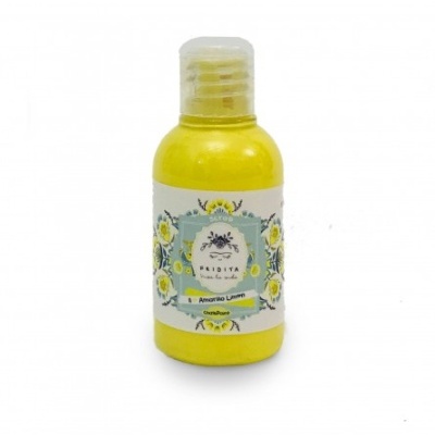 Frasco amarelo de plástico com tampa transparente e etiqueta decorada com flores amarelas