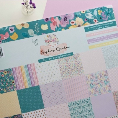 Kit de papéis decorativos 'Sophie's Garden' com padrões florais em tons pastel