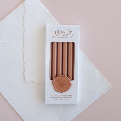 Conjunto de 6 varetas de cera caramelo em embalagem branca