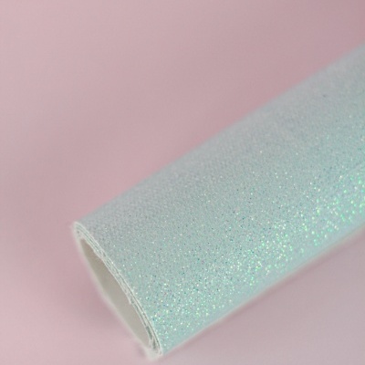 Rolo de tecido glitter azul claro com brilho iridescente