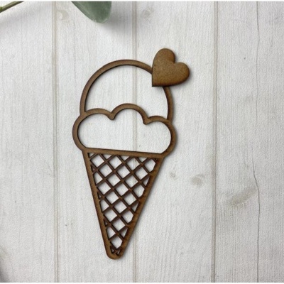 Recorte em madeira forma de cone de gelado com bolas e coração