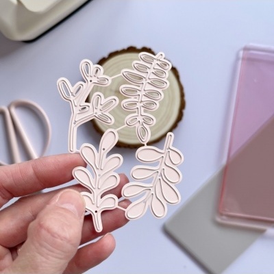 Conjunto de cortadores de bolacha em formas de folhas em plástico branco