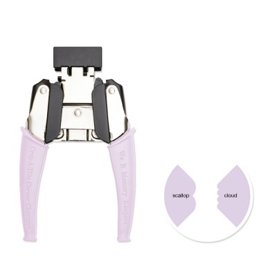 Ferramenta de podar com cabos rosas e metal prateado e preto ao lado de dois padrões de corte