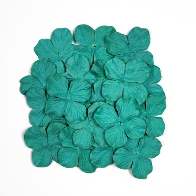 Flores artificiais azuis em tecido com pétalas texturizadas