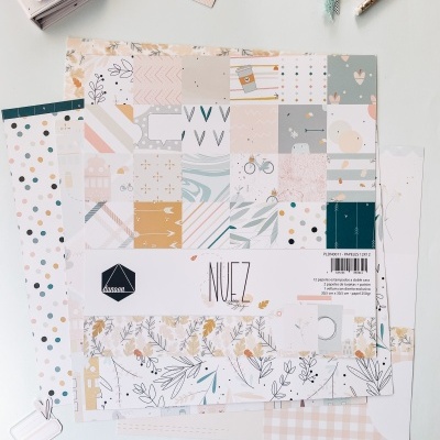 Conjunto de papéis decorativos para scrapbooking com padrões variados em tons pastéis