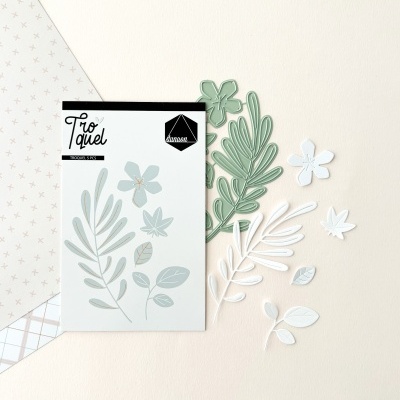 Recortes decorativos de plantas e flores em papel verde e branco com embalagem e papel de fundo padrão.