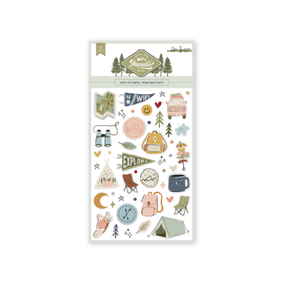 Pacote de adesivos com símbolos de aventura como mochila, barraca, bússola e palavras em inglês