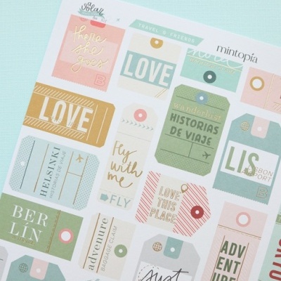 Autocolantes de etiquetas de viagem coloridas em tons pastéis