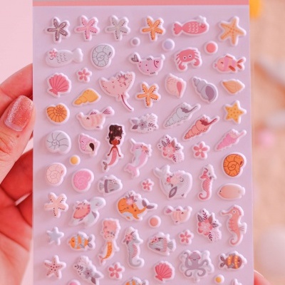 Pacote de autocolantes tridimensionais coloridos com desenhos de vida marinha.