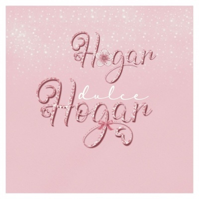 Texto decorativo em cor-de-rosa sobre fundo cor-de-rosa claro com estrelas, dizendo 'Hogar dulce Hogar'.