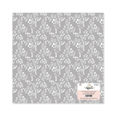 Papel decorativo cinza com padrão floral branco e etiqueta no canto