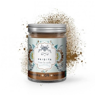 Frasco de vidro com pimento em pó e rótulo decorativo azul e flores