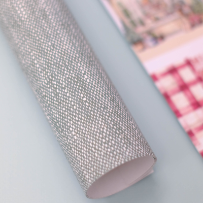 Rolo de papel de embrulho cinza metálico texturizado