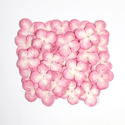 Flores artificiais rosa claro em forma de quadrado