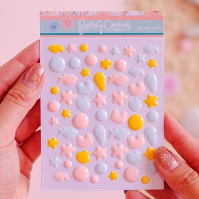 Folha de adesivos de esmalte em várias formas e cores em embalagem com cabeçalho Bellony Creations.