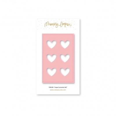 Memory Logger rosa com recortes em corações sobre cartão branco com texto dourado