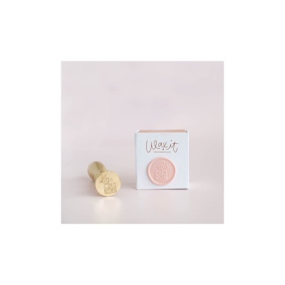 Selo de carimbo em madeira e embalagem com selo de cera rosa