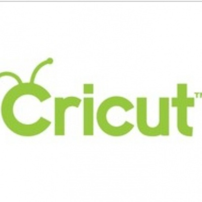Logotipo da Cricut em verde com antenas na letra C
