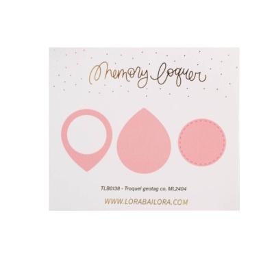 Três formas geométricas recortadas cor-de-rosa sobre cartão branco com texto