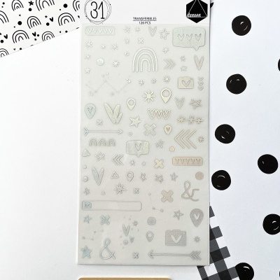 Folheto de adesivos de transferências transparentes com desenhos pequenos coloridos sobre fundo branco com padrões em preto e branco