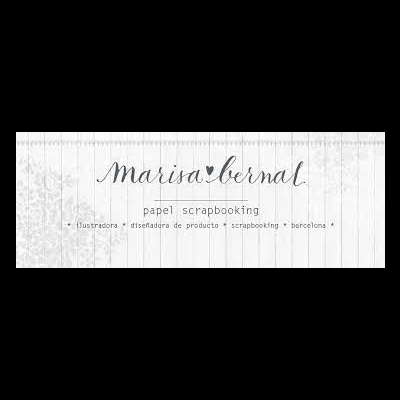 Texto Marisa Bernal papel scrapbooking em fundo branco com textura de madeira