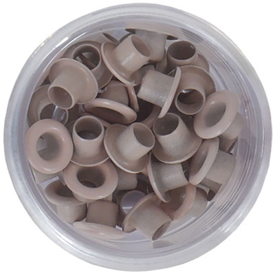 Vários ilhós de plástico bege dentro de recipiente transparente