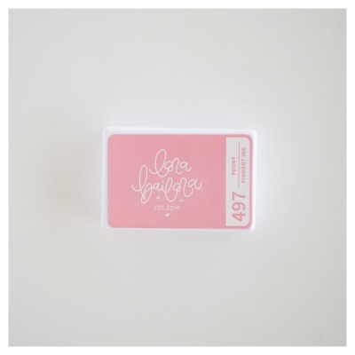 Cartão rosa com texto 'lora gailda EST 2014' e 'PRIORITY PRIORITY MAIL 497'