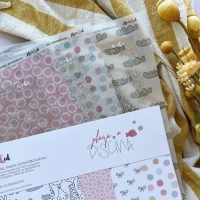 Folhas de papel decorativo para scrapbooking com padrões coloridos e texto 'playa a piscina'